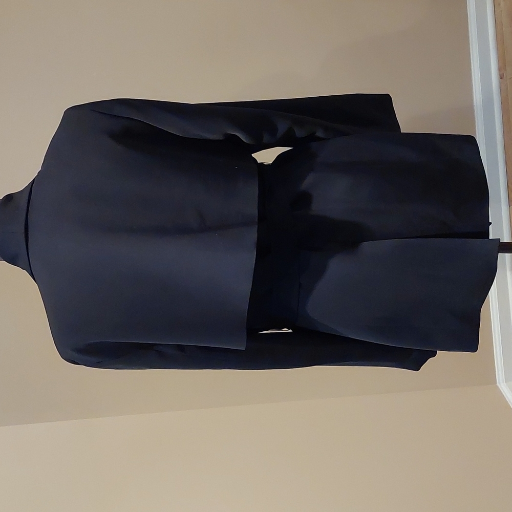 A Woman's Coat - Picture 4 of 5